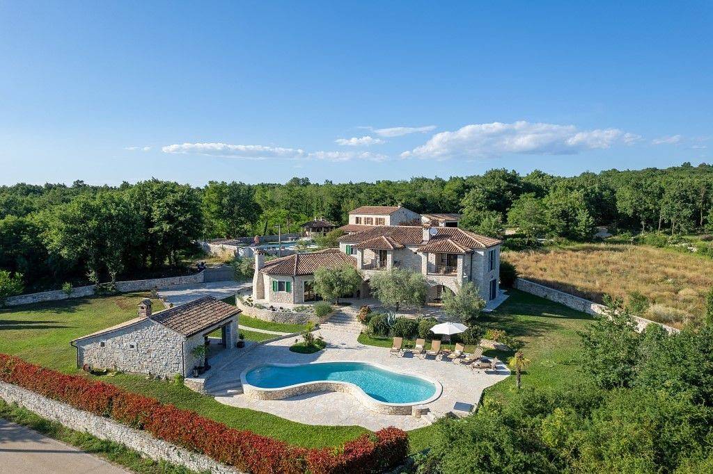Villa Adriana mit privatem Pool in Brajkovići. in Radetići, Zentralistrien