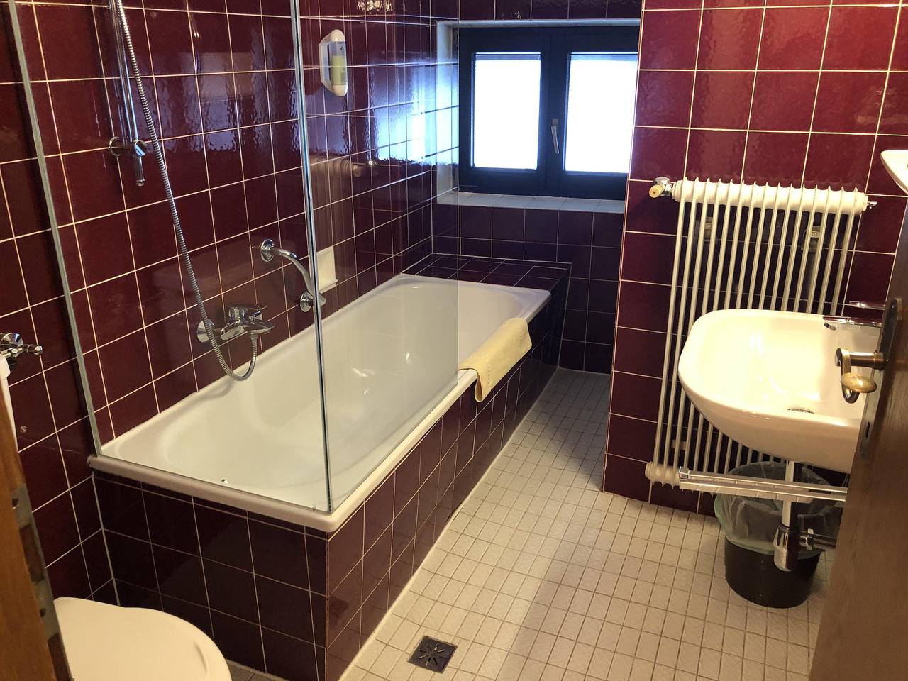 Doppelzimmer mit Dusche od. Bad, Wc in Zell am See (Stadt), Zell am See