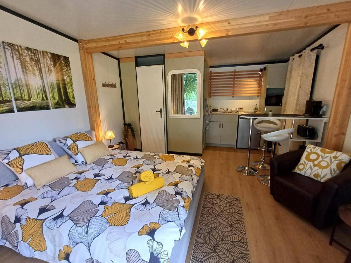 Camping Etang Du Camp in Sénergues, Aveyron