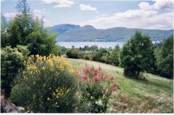 Ferienwohnung für 3 Personen, mit Terrasse und Garten sowie Ausblick und Seeblick in Chindrieux