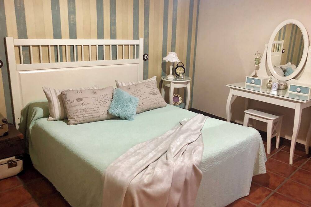 La Mica Real. Te Cautivara!! in Valdenoches, Guadalajara