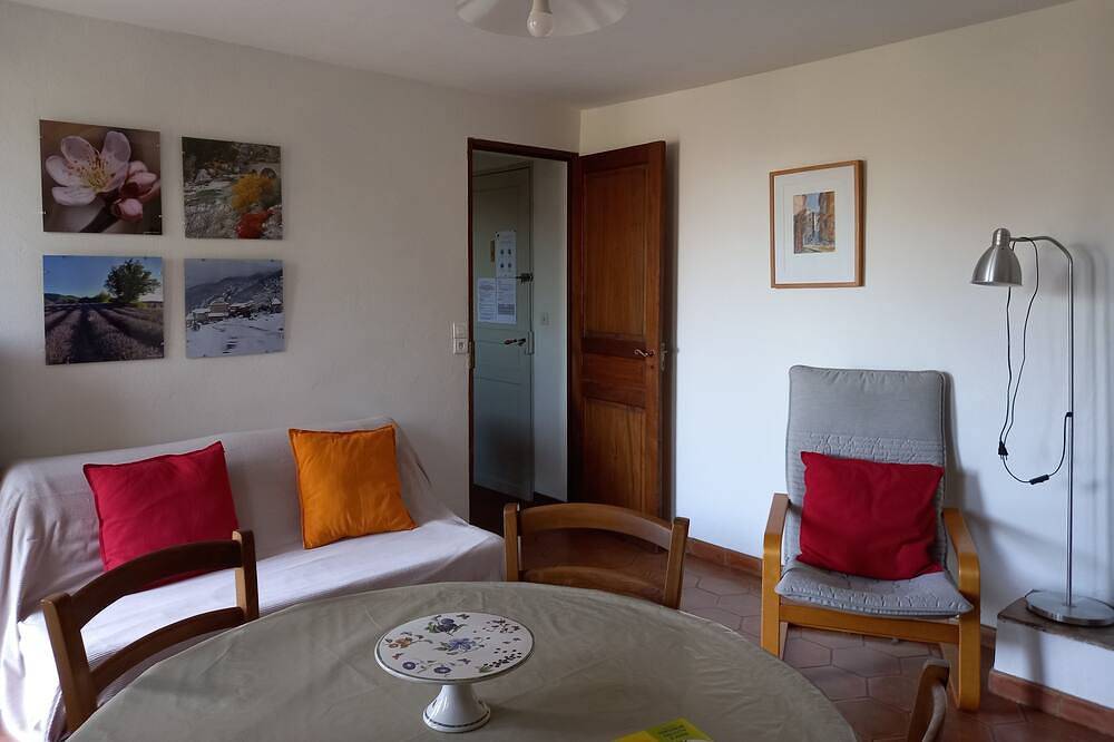 T2 im Erdgeschoss in provenzalischen Bastide mit Schwimmbad, im Herzen des Luberon in Castellet, Regionaler Naturpark Luberon