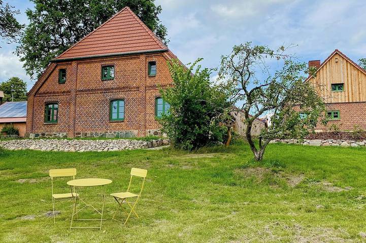 Ferienwohnung für 3 Personen, mit Pool und Garten, mit Haustier in Vellahn