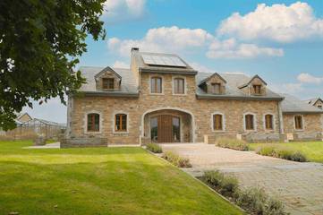 Cottage pour 9 personnes, avec piscine et jardin ainsi que jacuzzi et terrasse à Ouffet