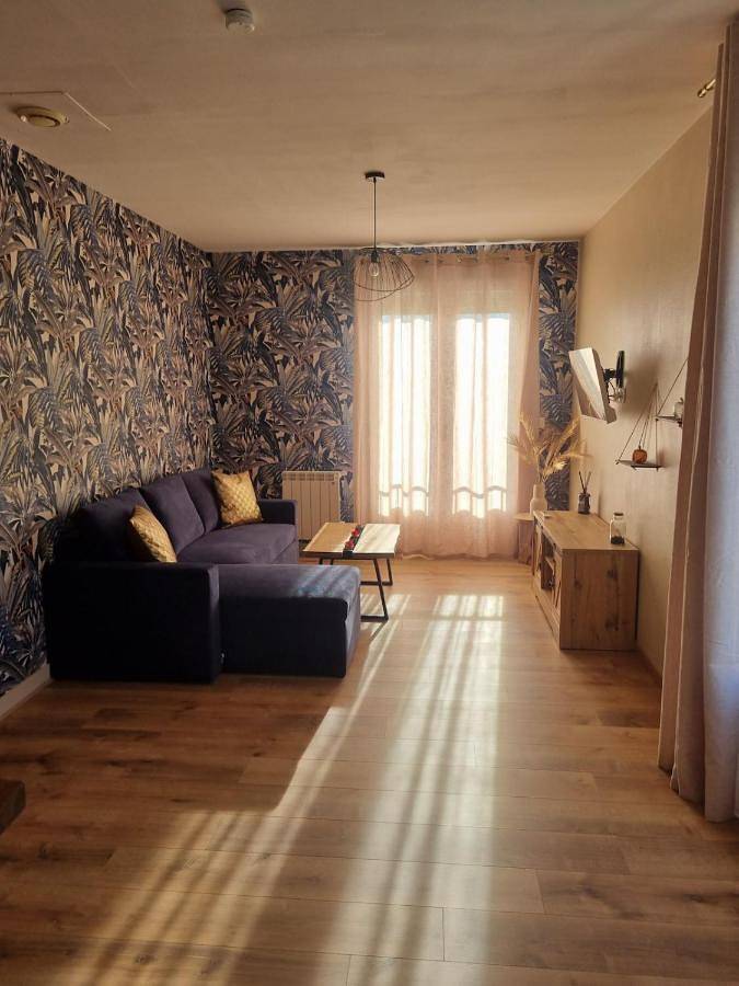 Location de vacances pour 4 personnes, avec jardin ainsi que balcon et vue à Anzême