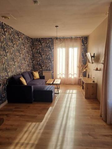 Gîte pour 4 personnes, avec vue ainsi que jardin et balcon à Anzême