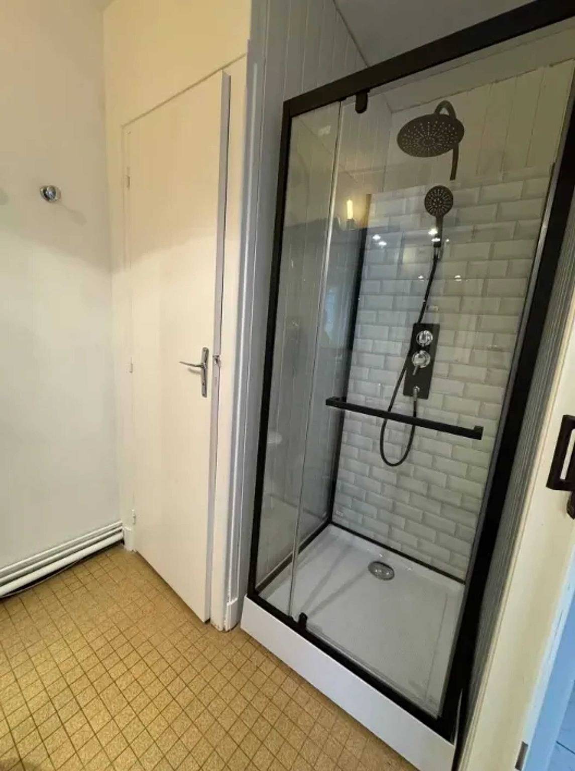Estudio entero, Estudio encantador en Néris-les-Bains de 20 m² in Néris-les-Bains, Región de Montluçon