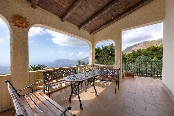 Villa 'Shanti Appartamento Rustic' with Sea View, Private Terrace and Private Garden in Borgetto, Palermo Province