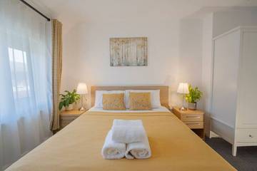 Glamping for 8 People in Birmingham, Birmingham Area, Photo 3