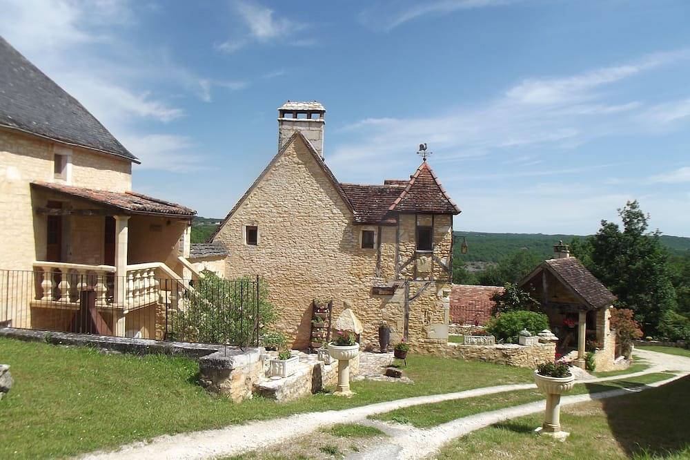 Entire apartment, Peony or downstairs bed and breakfast in Salignac-Eyvigues, Périgord Noir