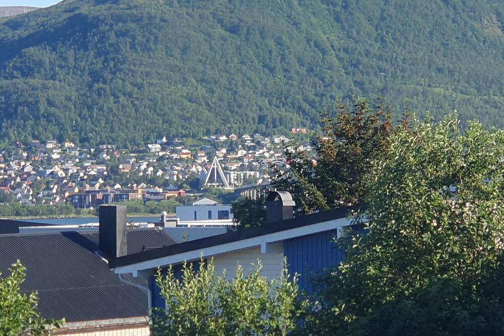 Ganze Wohnung, Tromsø View, Central, Free parking, Ev-charger. Quiet neighborhood in Tromsø