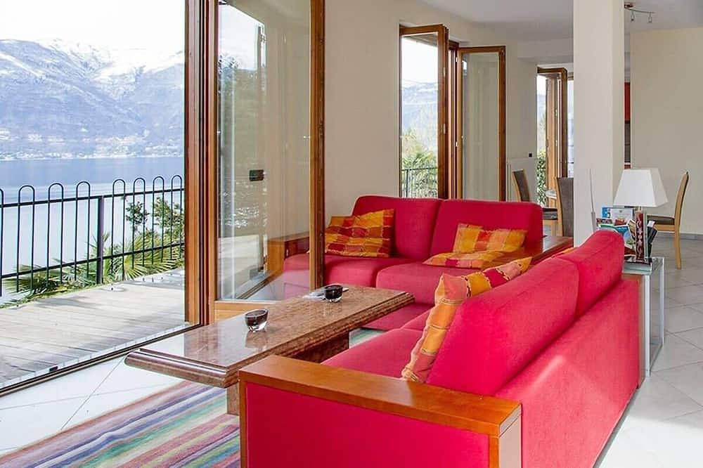 Ganze Wohnung, Große moderne 3-Bett-Wohnung mit herrlichem Blick auf den See auf dem Lago Maggiore in Bedero Valtravaglia, Brezzo di Bedero