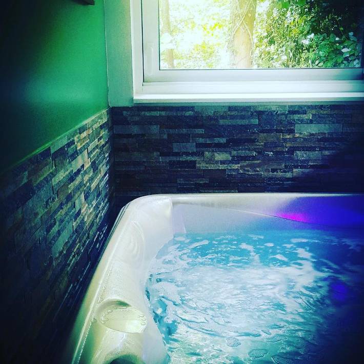 Cottage pour 2 personnes, avec jardin et jacuzzi à Roquetoire
