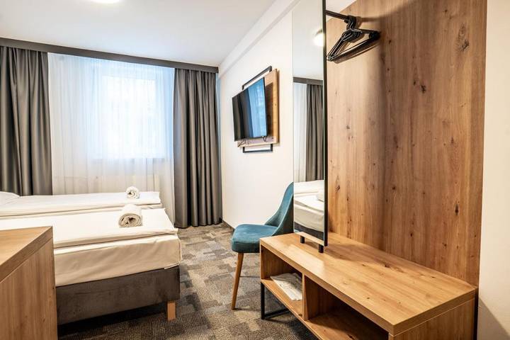 Hotel für 3 Personen, mit Terrasse und Whirlpool sowie Garten und Kinderpool in Allenstein - 2