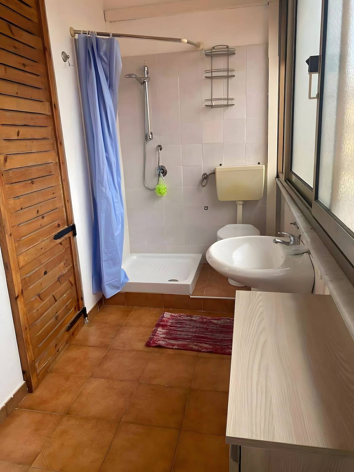 Entire apartment, Casa Liliana – Maddalena Spiaggia: Bright Holiday Home Steps from the Sea in Maddalena Spiaggia, Capoterra