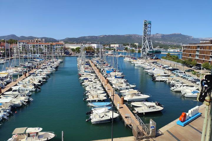 Ganze Wohnung, Ferienwohnung für 4 Personen mit Terrasse in La Seyne-sur-Mer, Mittelmeerküste (Frankreich)
