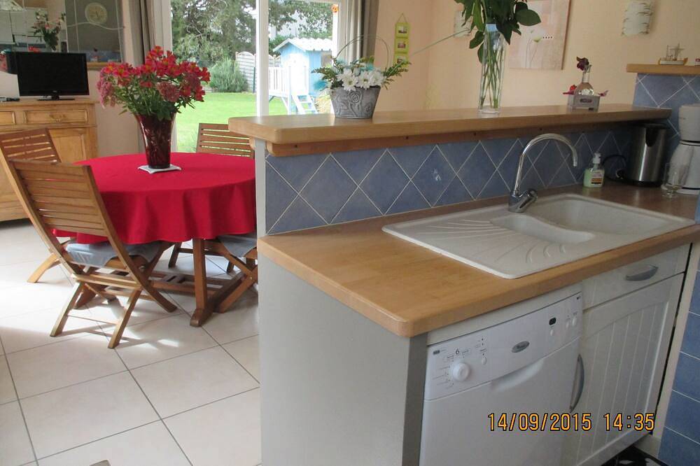 Maison Tres Agreable Au Calme A 100 Metres De La Plage Avec Wifi A Disposition in Barneville-Carteret, Côte de la Déroute