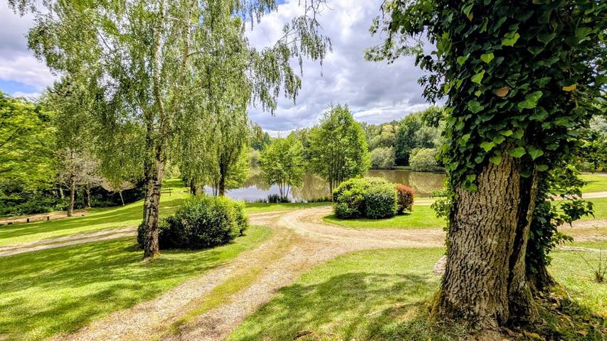 Gîte pour 6 personnes, avec Terrasse ainsi que Jardin et Piscine dans Haute-Vienne - 3