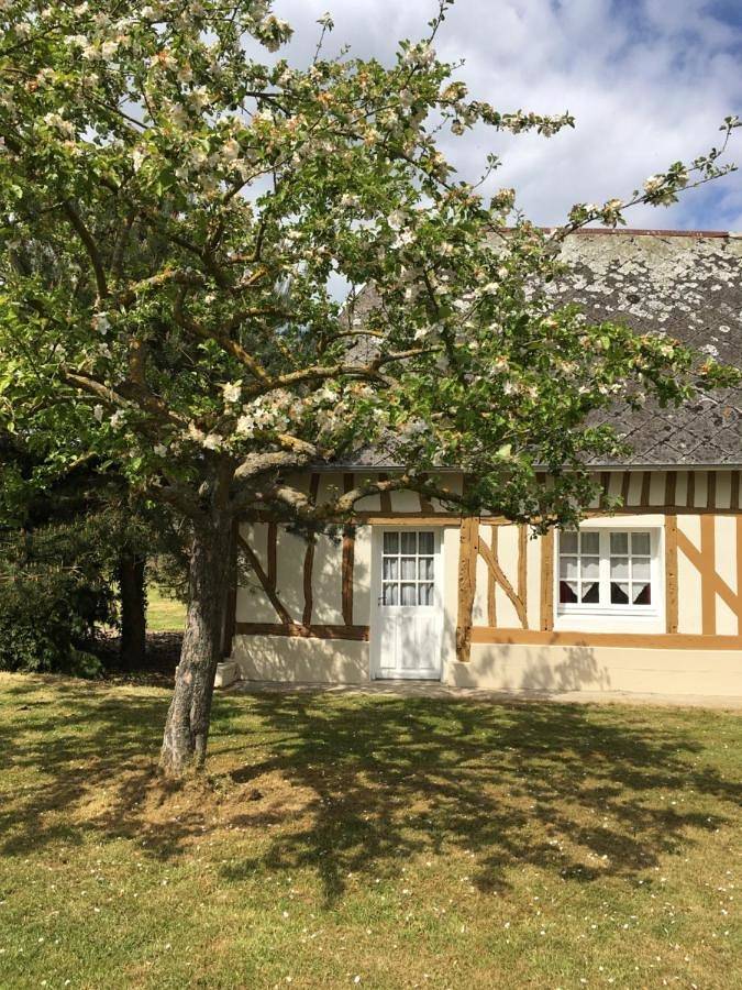 Gîte pour 6 personnes, avec vue ainsi que terrasse et jardin à La Neuville-du-Bosc