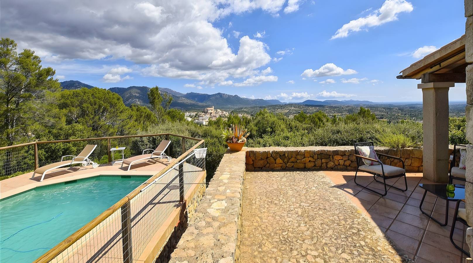 Villa 'Sa Garriga De Can Barratot' avec vue sur les montagnes, Wi-Fi et climatisation in Selva, Majorque l'intérieur des terres