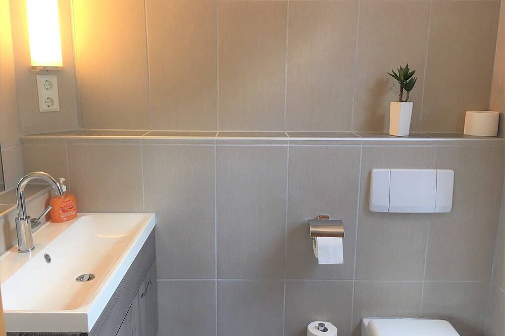 Ganze Wohnung, Moderne 2-Zimmer-Ferienwohnung \"Denise\" am See mit Top Ausstattung in Rötz, Ostbayern
