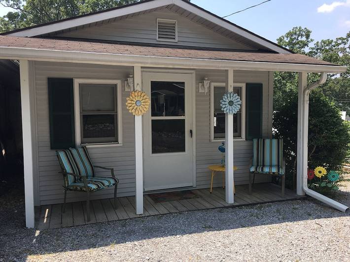 Cabin for 2 people, with terrace and yard in Kentucky Lake