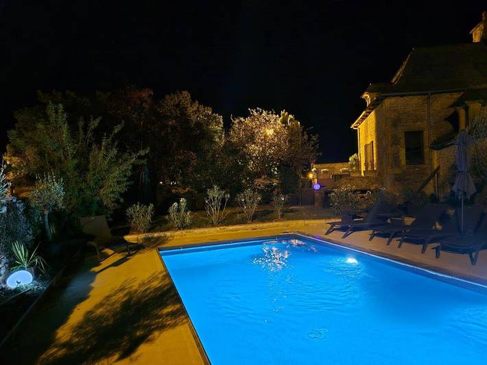 Location de vacances pour 10 personnes, avec piscine ainsi que vue et jardin à Bozouls - 2