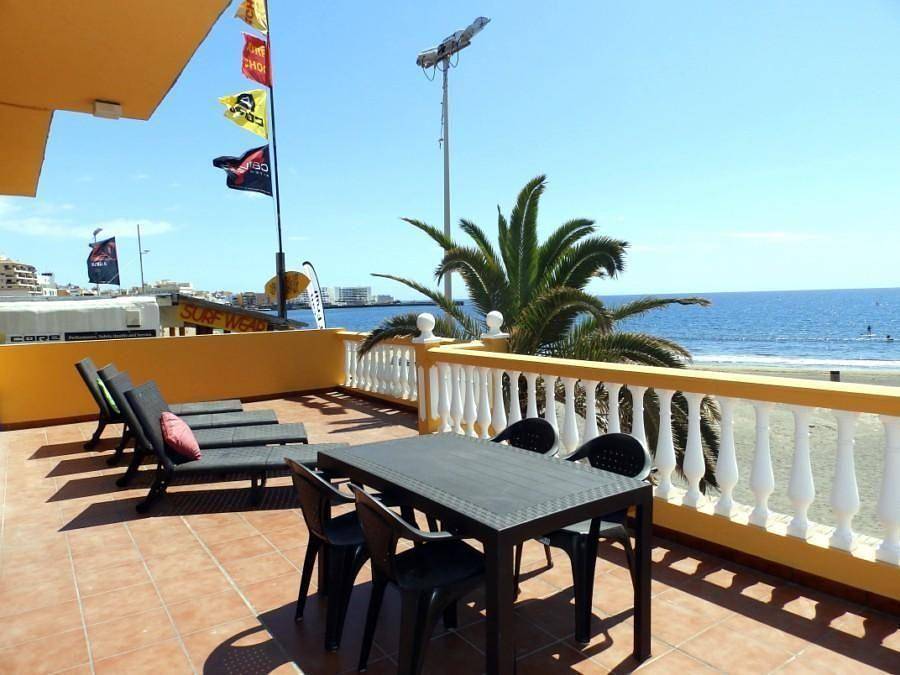 Casa con wifi y terraza en primera línea de playa in Playa el Médano, Granadilla de Abona