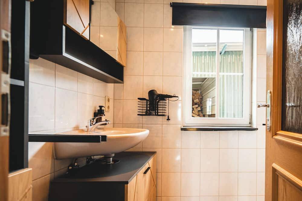 Ganze Wohnung, Entspannen am See – Ferienwohnung mit Grill & privater Terrasse in Garden (Lohmen), Lohmen