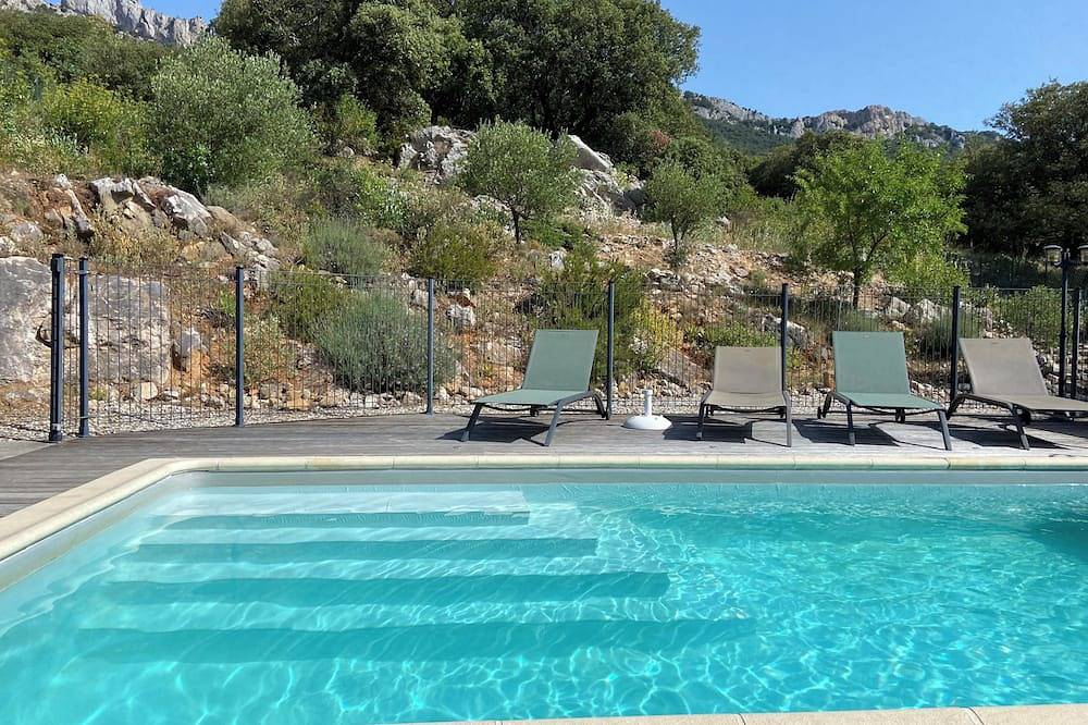 La Maison Des Deux Châteaux, piscine privée, climatisée, Superbes Vues. in Duilhac-sous-Peyrepertuse, Parc naturel régional Corbières-Fenouillèdes