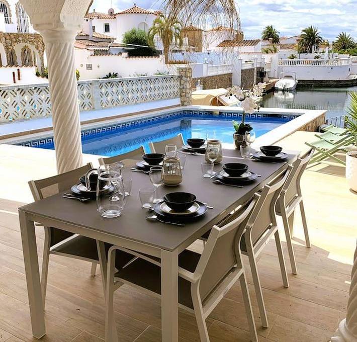 Finca für 6 Personen, mit Terrasse und Ausblick sowie Seeblick und Pool, mit Haustier in Empuriabrava - 2