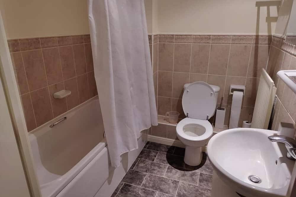 Entire apartment, 10 Min walk frm Swindon Train Station . 2 Bedroom apartment available in Swindon, North Wessex Downs