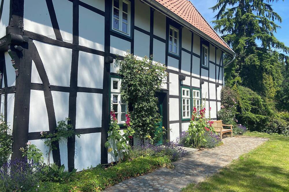 Moderne trifft Tradition im Grünen\n- Liebhaberobjekt, kein Monteure-Gastzimmer - in Bissendorf, Wiehengebirge
