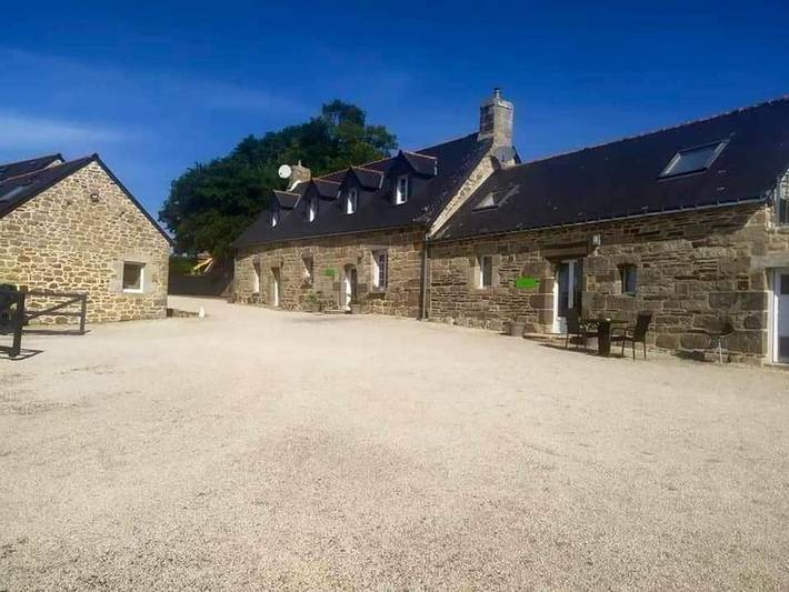 Location de vacances pour 3 personnes, avec piscine à Rostrenen - 2