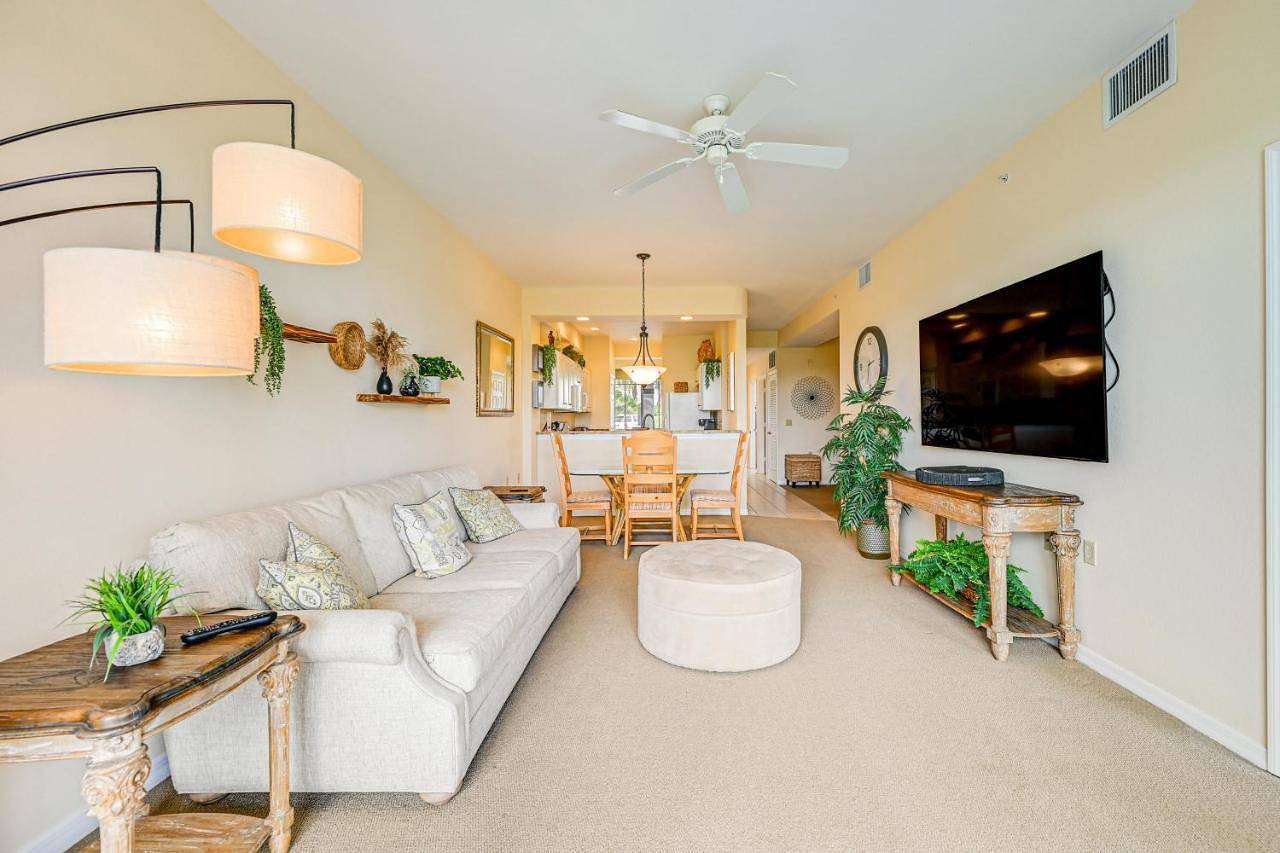 Entire apartment, Naples Resort Condo on 2 Championship Golf Courses in Lely Resort, Southwest Florida
