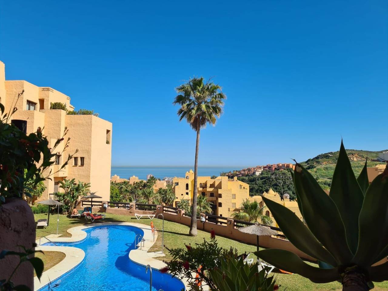 Entire apartment, 'Superb 2-bed Apartment in Duquesa' with Shared Pool, Terrace & Wi-Fi in Manilva, Costa del Sol