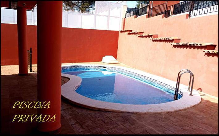 Chalet para 6 personas, con Terraza y Jardín además de Piscina y Vistas en Parc Natural de la Serra d'Espadà
