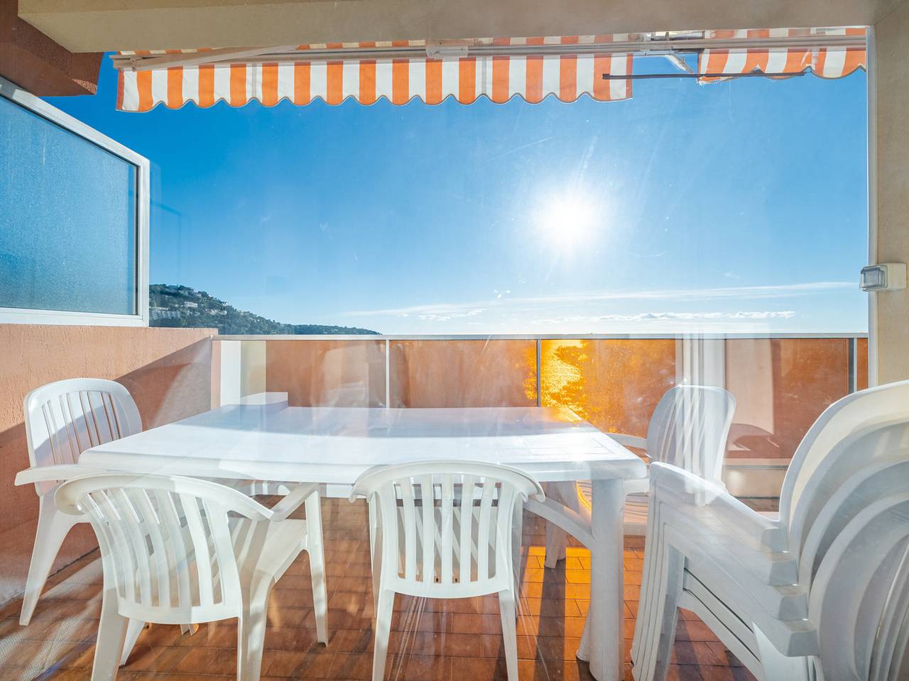 Entire apartment, Apartment for 8 with Wi-Fi, sea view in Roquebrune-Cap-Martin, Nice region