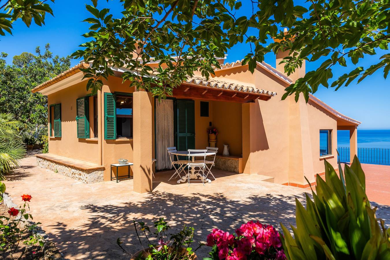 Villa with wi-fi and stunning sea views. in Bañalbufar, Costa de Mallorca