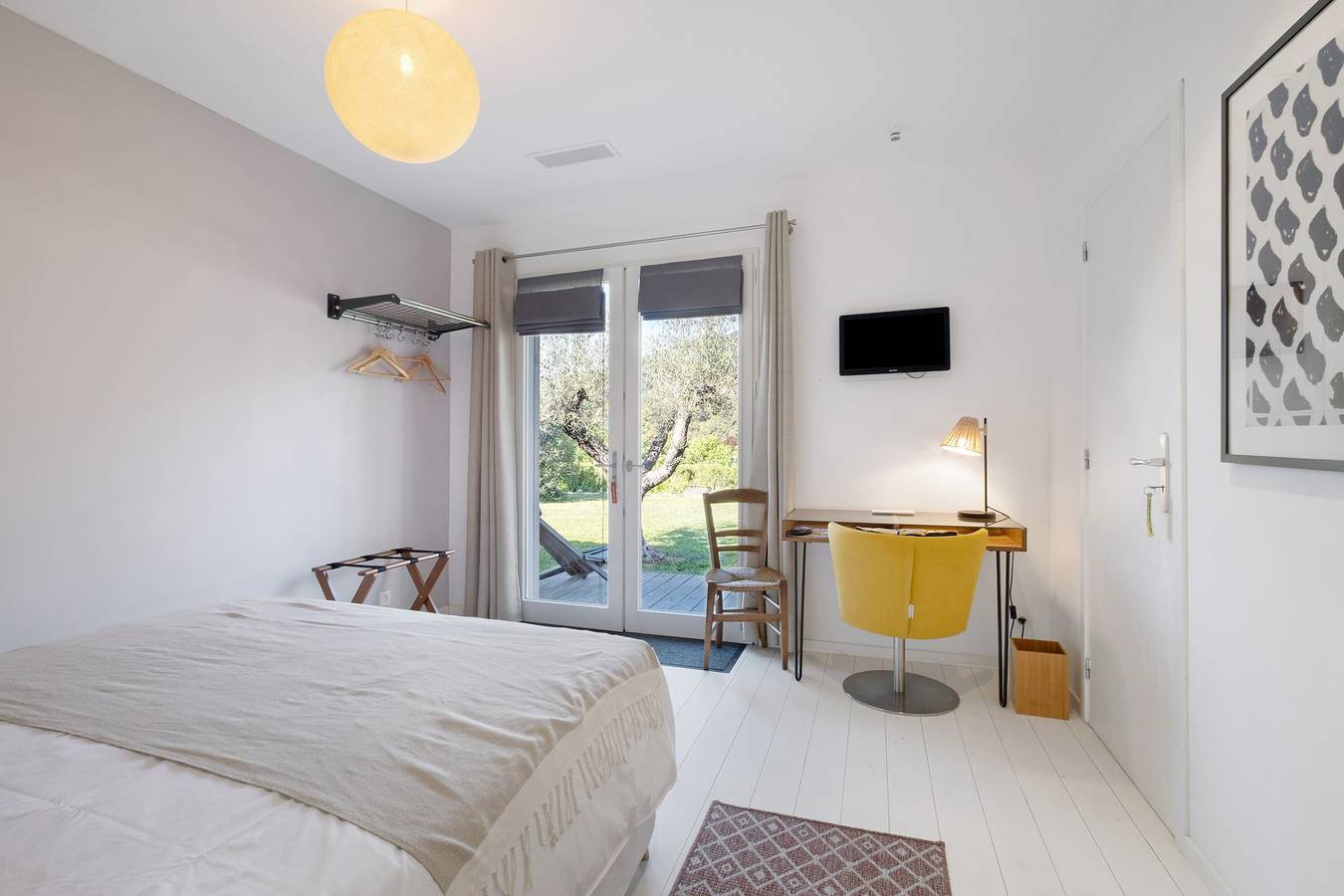 Chambre d’hôtes le125b, chambre de l’olivier, entre mer et montagne in Auribeau-sur-Siagne, Côte méditerranéenne (France)