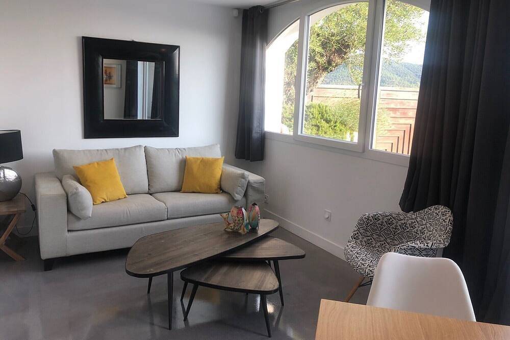 Magnifique Appartement de 40 m2 vue Colline, mer, avec cour et parking privé in La Londe-les-Maures, Côte méditerranéenne (France)