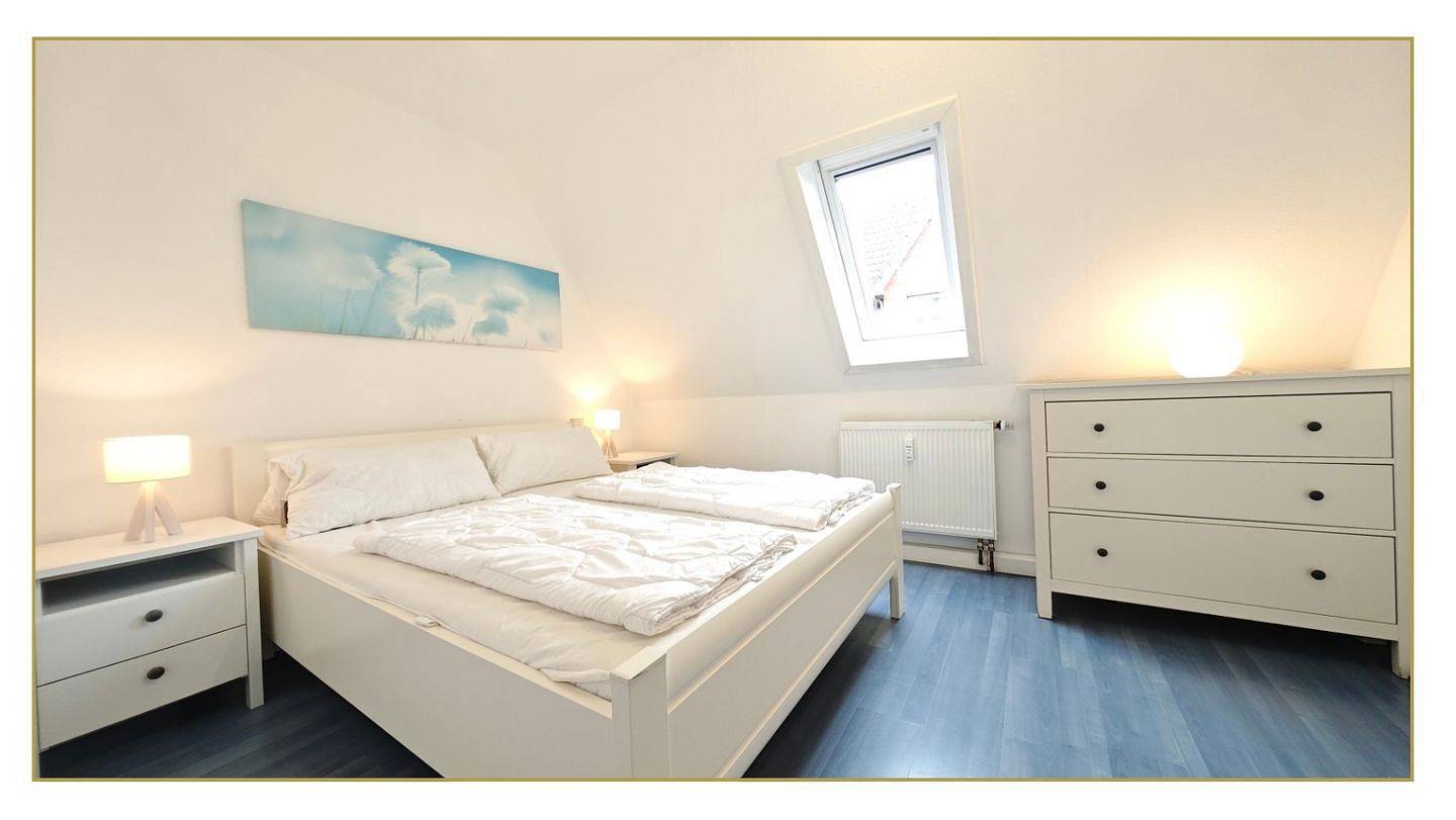 Ganze Wohnung, Gemütliches Apartment 2,5 km vom Strand entfernt mit Parkplatz und Balkon in Wyk auf Föhr (Stadt), Wyk auf Föhr