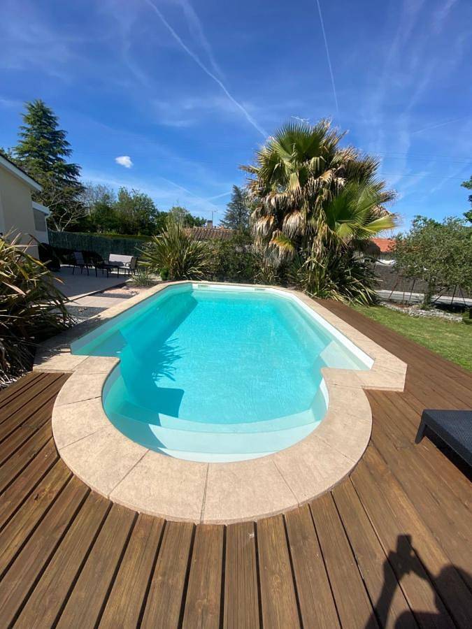 Location de vacances pour 2 personnes, avec terrasse et piscine ainsi que vue et jardin à Sadirac - 2