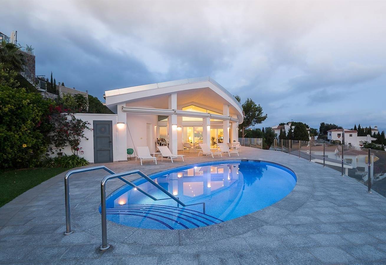 Villa "Dorada" con vistas al mar, piscina privada y Wi-Fi in Monte de los Almendros, Salobreña