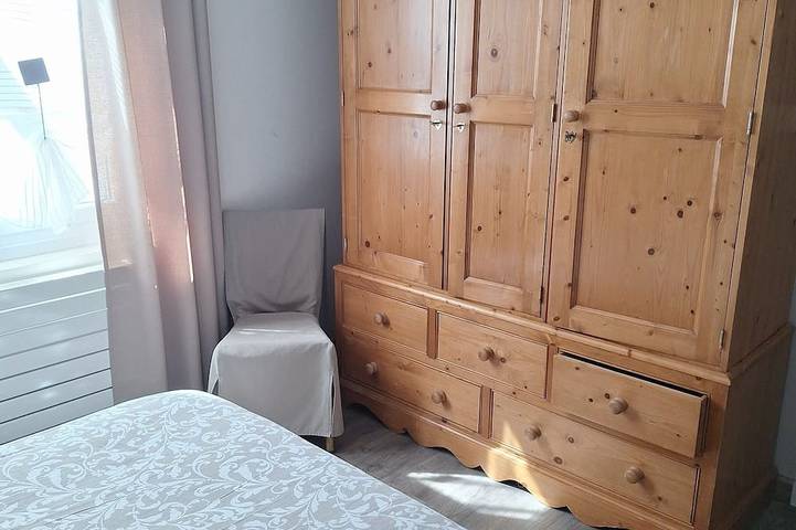 "Les Bleuets" Villa For 6 People, 3 Bedrooms, Near Boisvinet Beach in Saint-Gilles-Croix-de-Vie, Valle del Loira