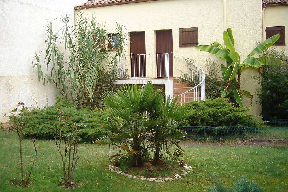Entire apartment, The Palmyra Apartment with large terrace in La Palmyre, Les Mathes