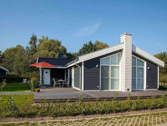 Bungalow für 4 Personen, mit Terrasse und Whirlpool sowie Sauna