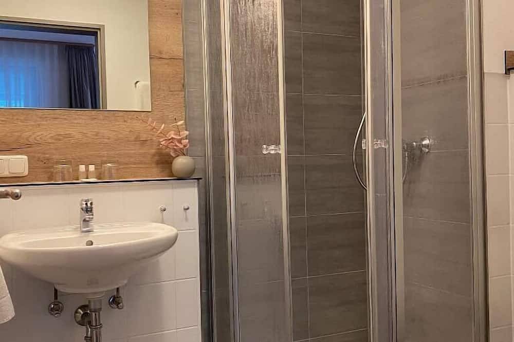 Ganze Wohnung, Komfortappartement mit komplett ausgestatteter Küche in Neualbenreuth, Ostbayern