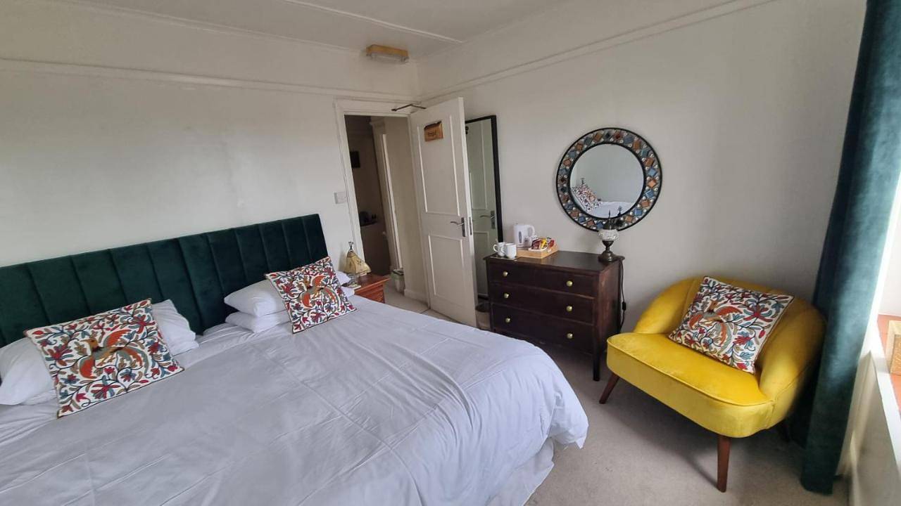 Standard Twin Room in Glastonbury, Somerset