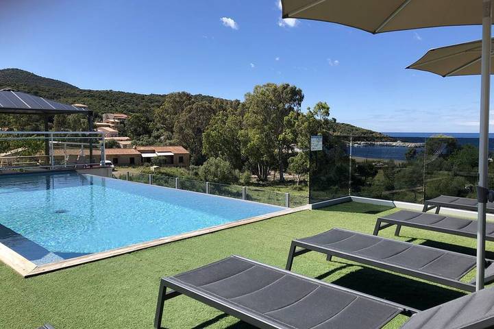 Appartement entier, Appartement Bord De Mer 100 m De La Plage Avec Piscine Chauffee in Galéria, Parc naturel régional de Corse